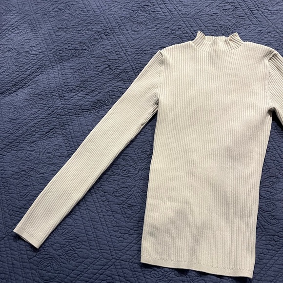 Aritzia ribbed cream backless sweater - Picture 2 of 5